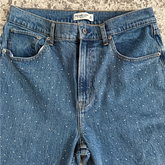 Abercrombie and Fitch High Rise 90s Relaxed Jean Rhinestone Embellished Size 31 - Picture 3 of 8